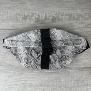 Asos Fanny Pack Mens Gray Snake Skin Faux Leather Adjustable Crossbody Strap